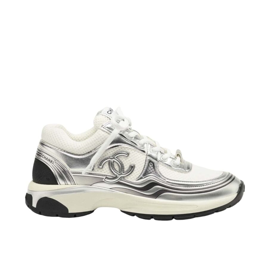 CHANEL 23C SILVER METALLIC CC LOGO LACE UP FLAT RUNNER TRAINER SNEAKER WHITE G39792 Y56368 K5451
