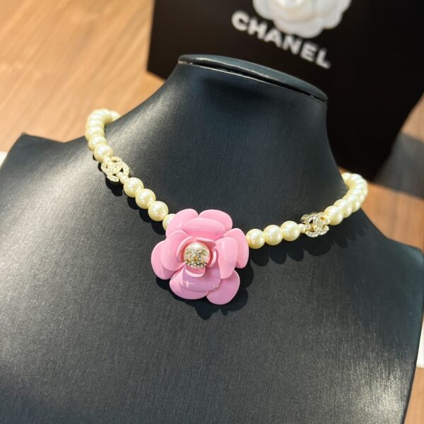 CHANEL PEARL AND CAMÉLIA NECKLACE - Image 6