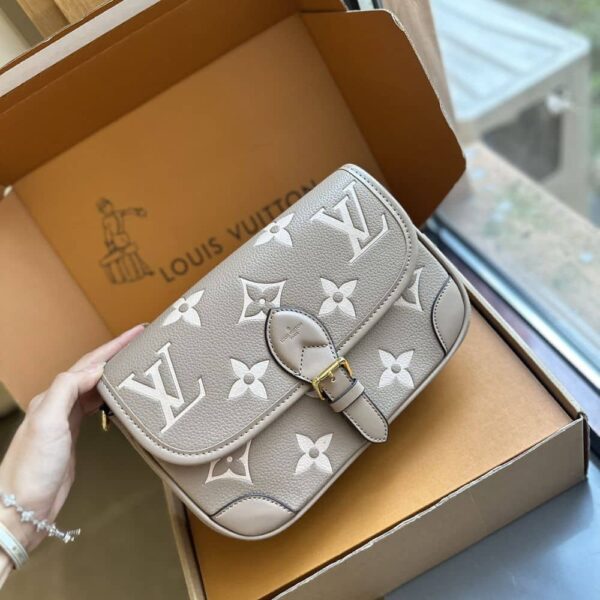 LOUIS VUITTON DIANE MONOGRAM BEIGE 24CM - Image 2