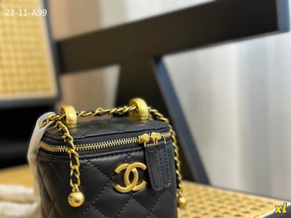 CHANEL SMALL VANITY WITH CHAIN BLACK 12CM - Image 2