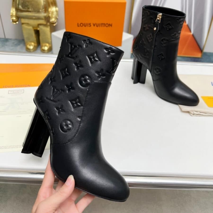Alternative view of Louis Vuitton Silhouette Ankle Boot Black 1Abp9J
