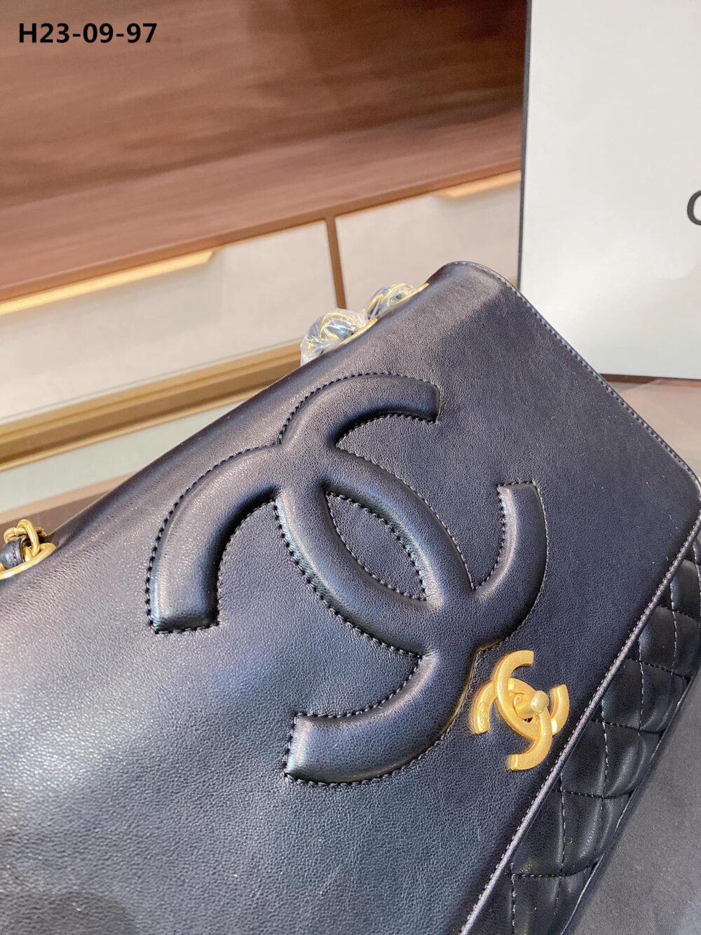 CHANEL TIMELESS CC FLAP MAXI BLACK 31CM - Image 4