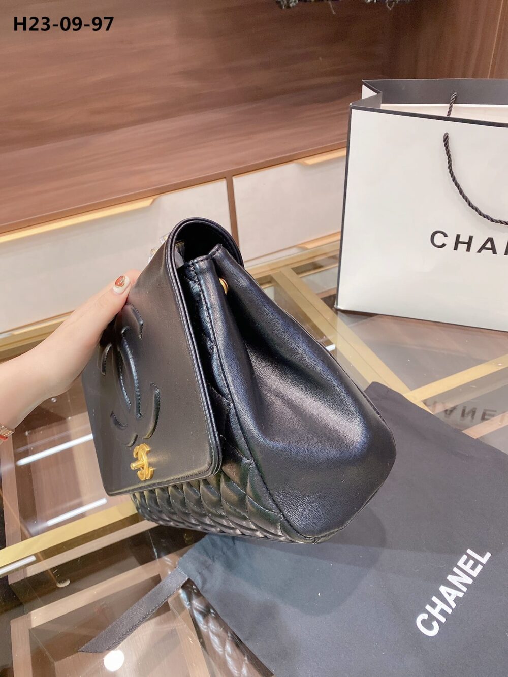 CHANEL TIMELESS CC FLAP MAXI BLACK 31CM - Image 6