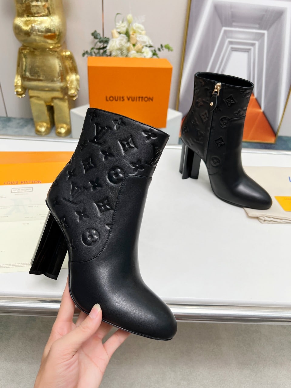LOUIS VUITTON SILHOUETTE ANKLE BOOT BLACK 1ABP9J - Image 4