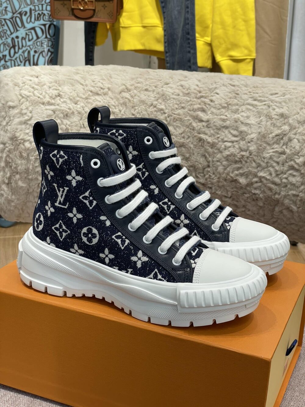 LOUIS VUITTON SQUAD SNEAKER MONOGRAM BLACK - Image 3