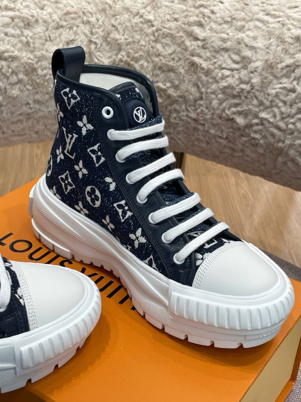 LOUIS VUITTON SQUAD SNEAKER MONOGRAM BLACK - Image 4