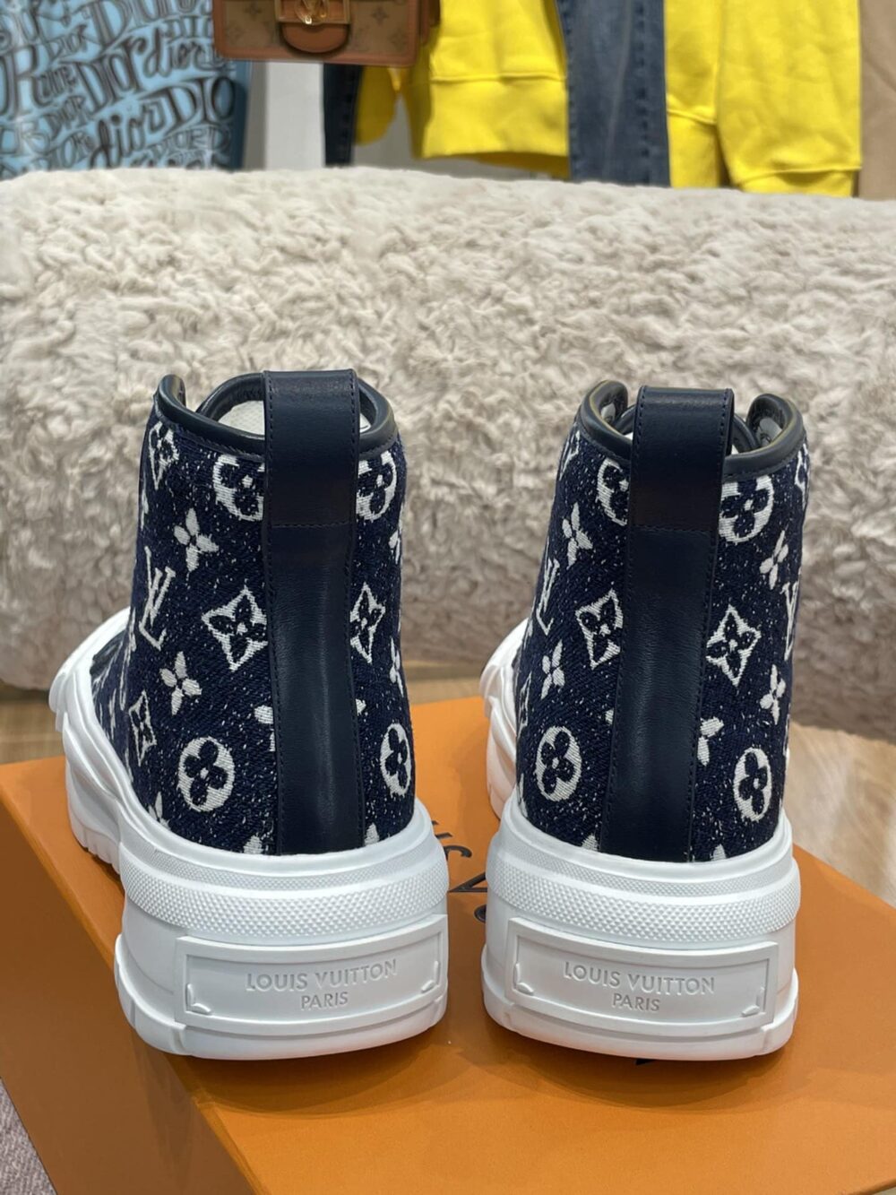 LOUIS VUITTON SQUAD SNEAKER MONOGRAM BLACK - Image 6