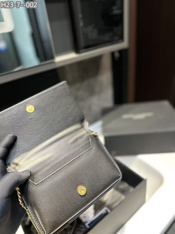 SAINT LAURENT UPTOWN YSL PLAQUE GRAINED LEATHER 18CM - Image 3