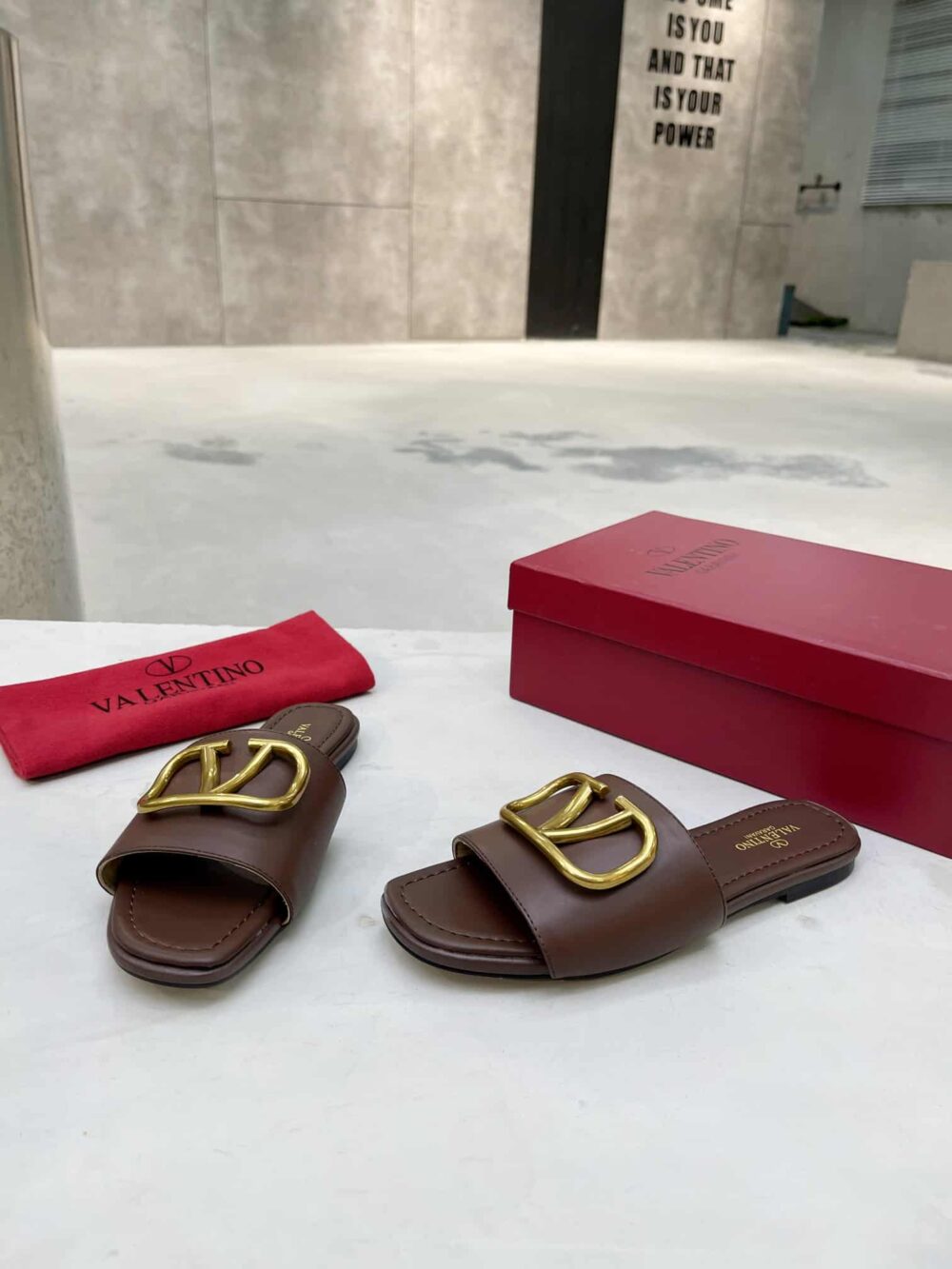 VALENTINO GARAVANI VLOGO SIGNATURE SLIDE SANDAL BROWN - Image 5