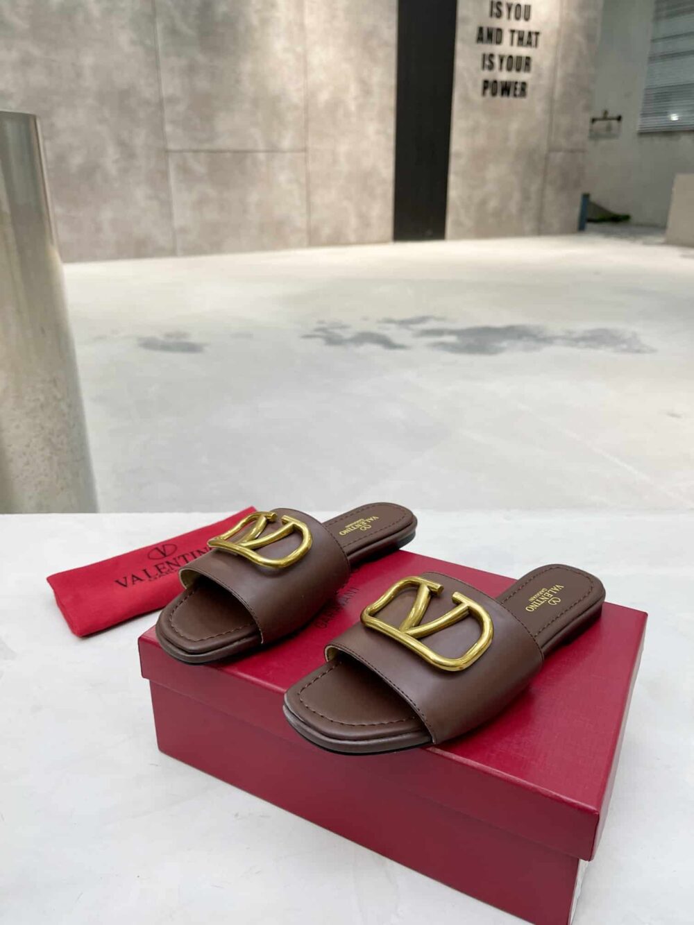 VALENTINO GARAVANI VLOGO SIGNATURE SLIDE SANDAL BROWN - Image 6