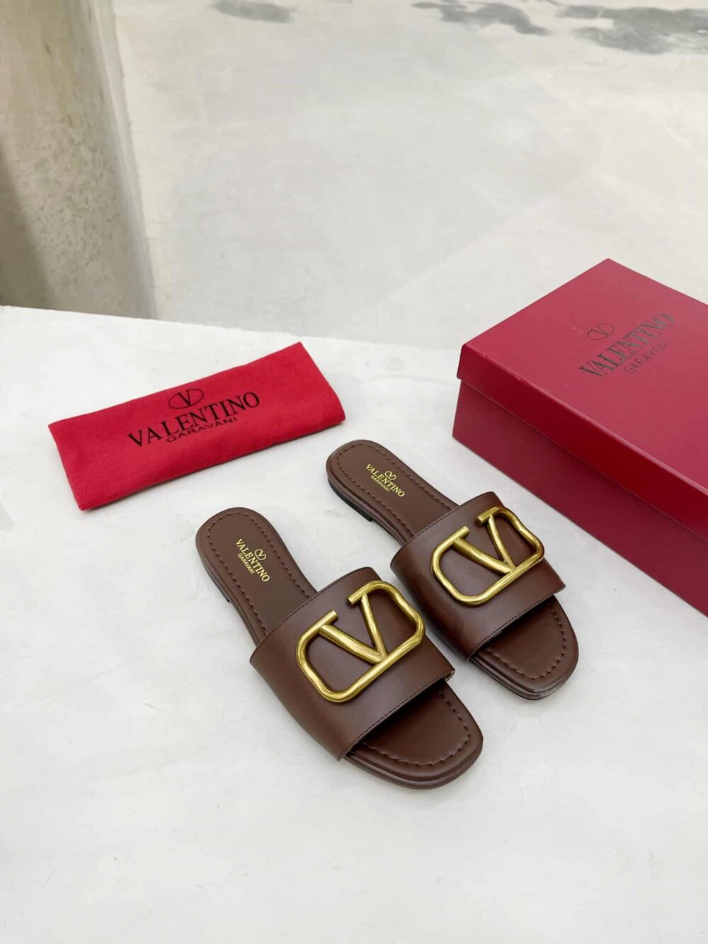 VALENTINO GARAVANI VLOGO SIGNATURE SLIDE SANDAL BROWN - Image 9