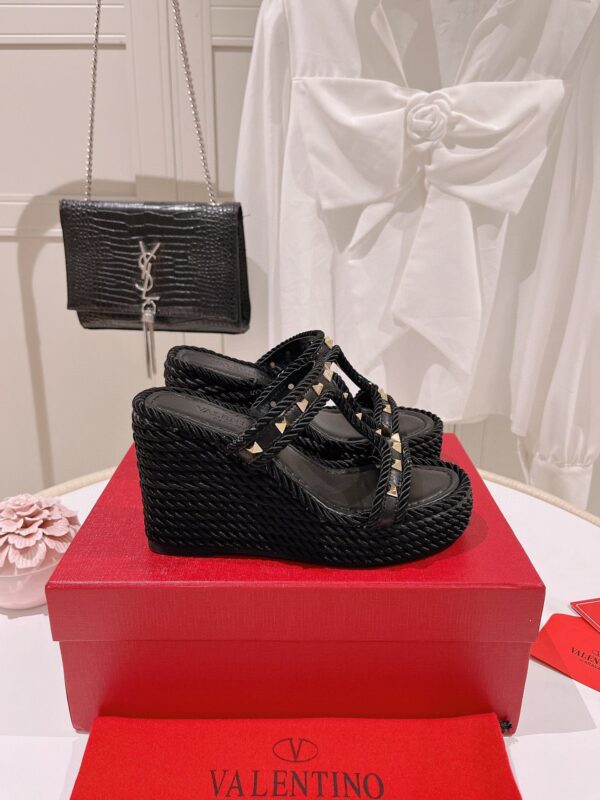 VALENTINO ROCKSTUD WEDGE IN BLACK - Image 5