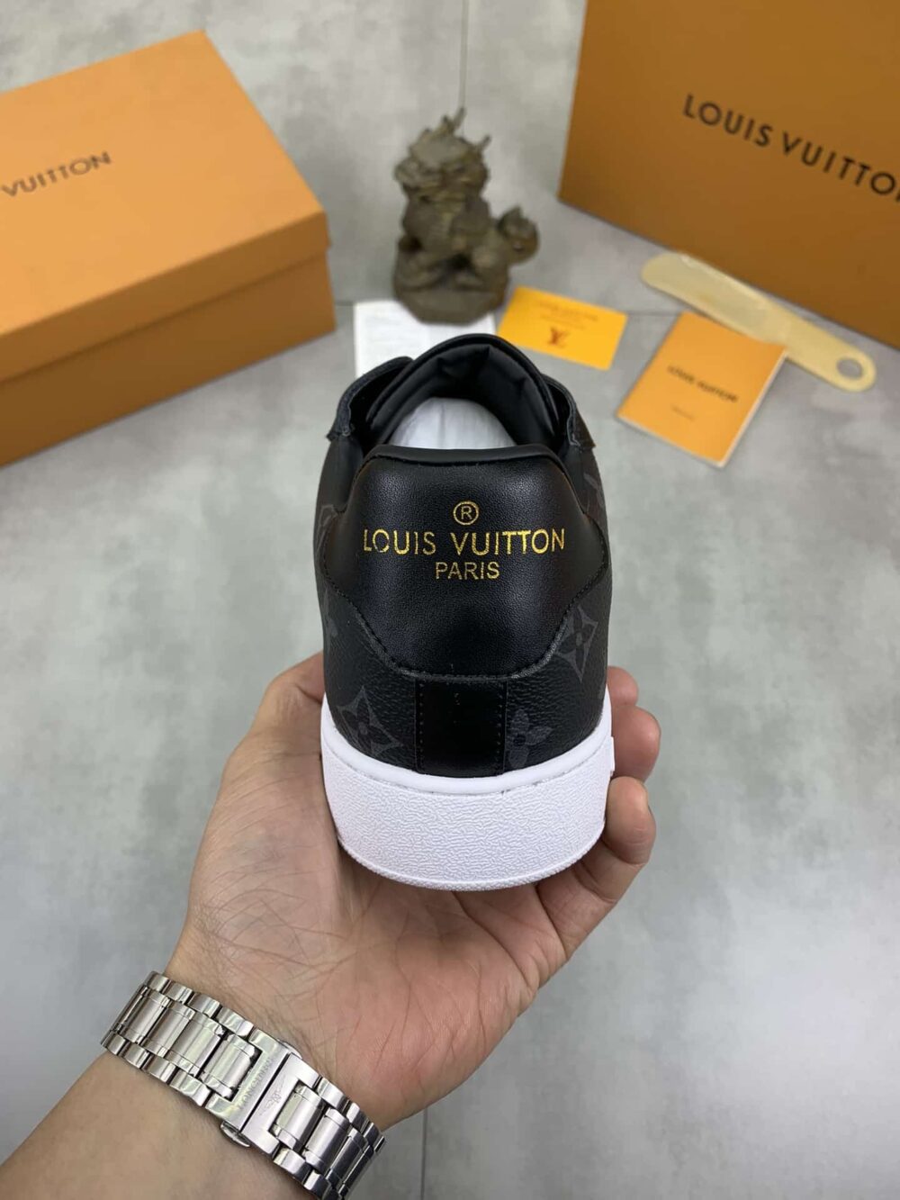 LOUIS VUITTON SNEAKER MONOGRAM PATTERN IN BLACK - Image 8