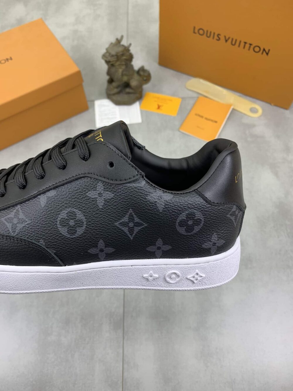 LOUIS VUITTON SNEAKER MONOGRAM PATTERN IN BLACK - Image 7