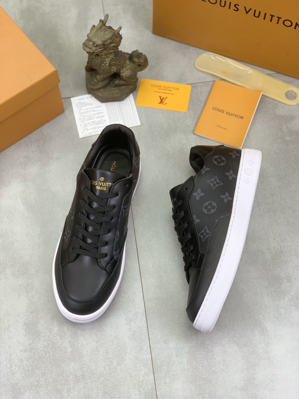 LOUIS VUITTON SNEAKER MONOGRAM PATTERN IN BLACK - Image 4