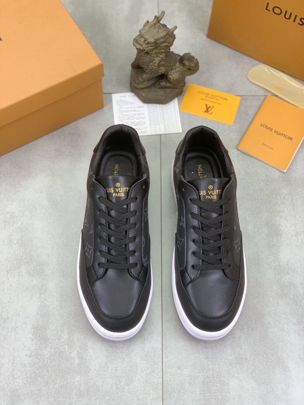 LOUIS VUITTON SNEAKER MONOGRAM PATTERN IN BLACK - Image 3