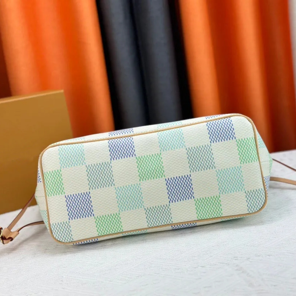 Louis Vuitton Neverfull MM Damier Canvas Pistachio 31Cm - Image 5