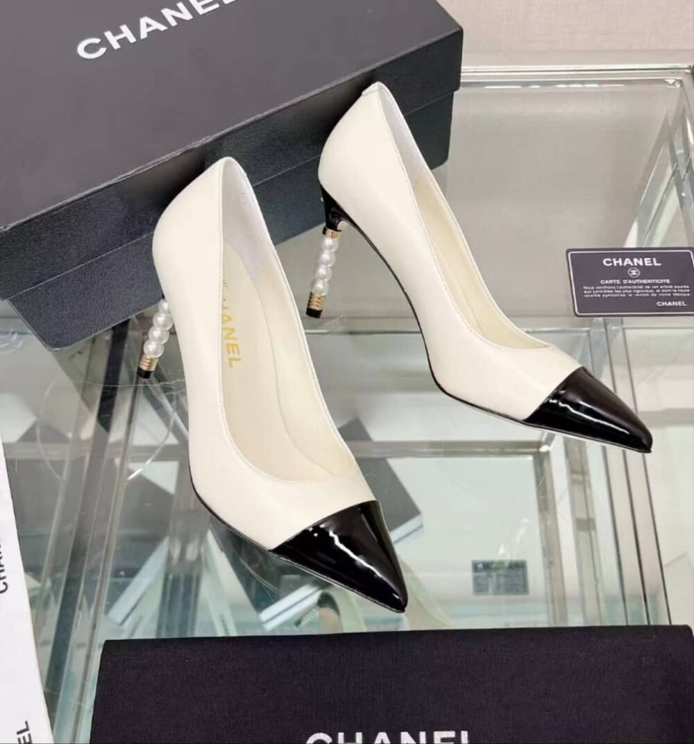 CHANEL PEARL EMBELLISHED HEEL PUMPS WHITE - Image 3