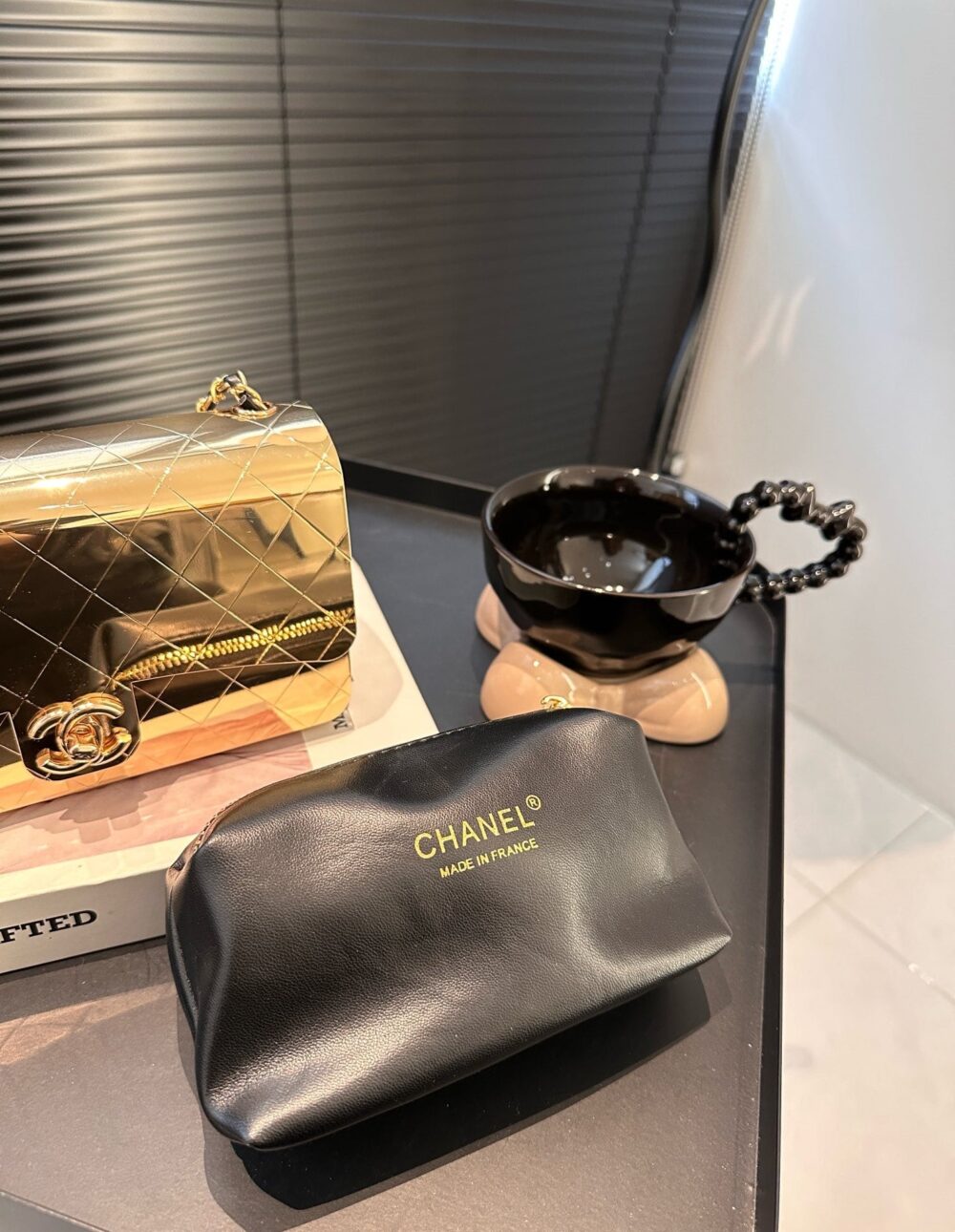 CHANEL FLAP BAG GOLD METAL 18CM - Image 3