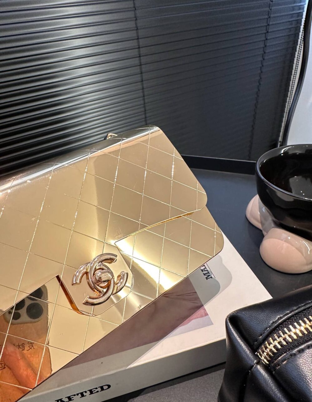 CHANEL FLAP BAG GOLD METAL 18CM - Image 4