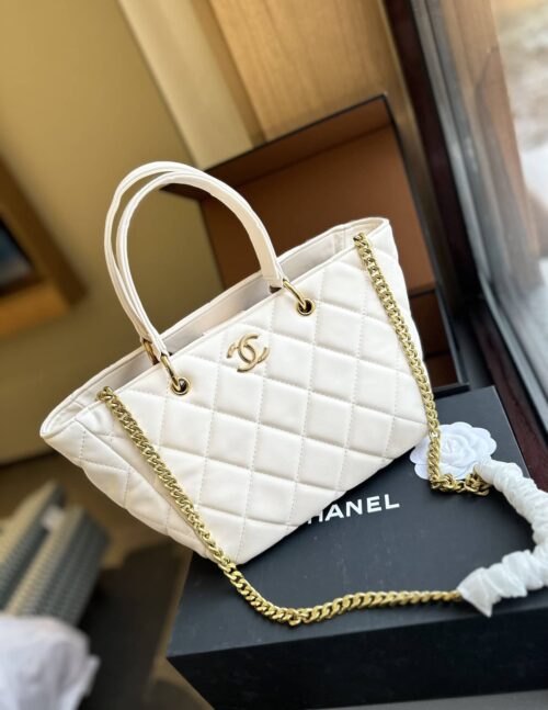 Alternative view of Chanel Small Shopping Bag White 25Cm As4188