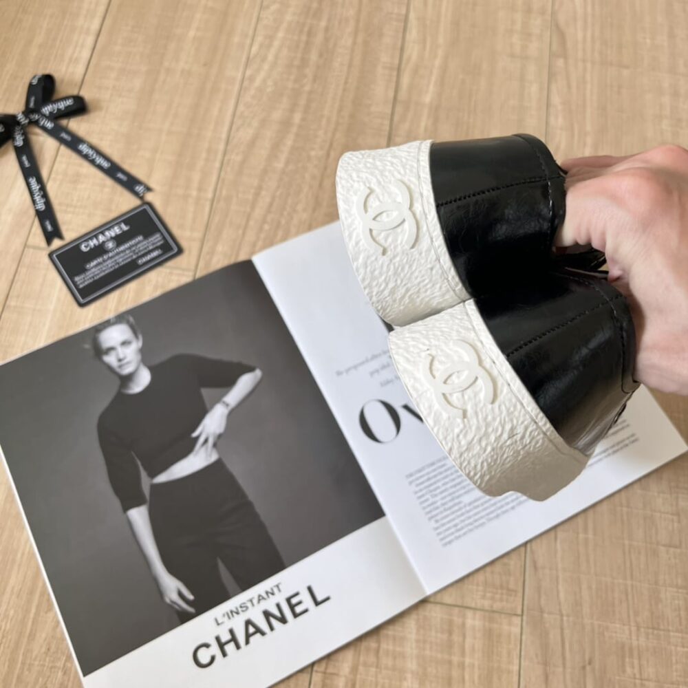 CHANEL WOMEN'S SNEAKER CC TRAINERS IN BLACK - Image 9