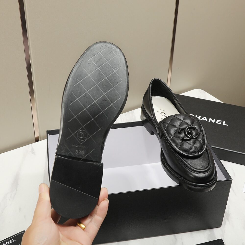 CHANEL CC NIB TURNLOCK MOCCASINS FLAT LOAFERS BLACK - Image 8