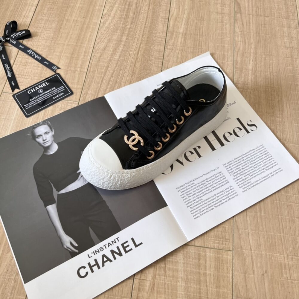 CHANEL WOMEN'S SNEAKER CC TRAINERS IN BLACK - Image 7