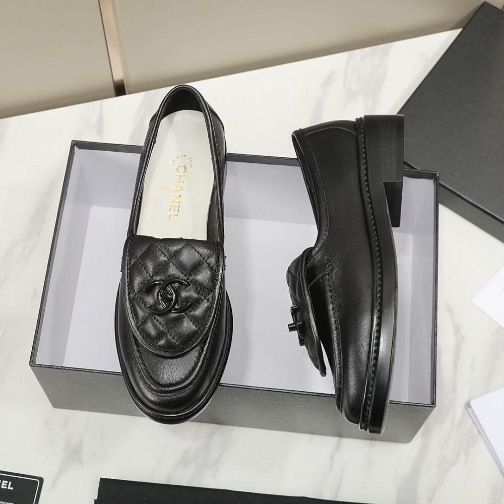 CHANEL CC NIB TURNLOCK MOCCASINS FLAT LOAFERS BLACK - Image 6