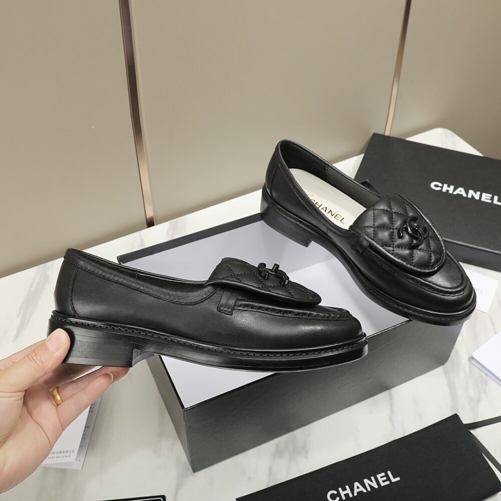 CHANEL CC NIB TURNLOCK MOCCASINS FLAT LOAFERS BLACK - Image 5