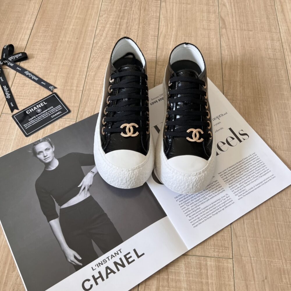 CHANEL WOMEN'S SNEAKER CC TRAINERS IN BLACK - Image 3
