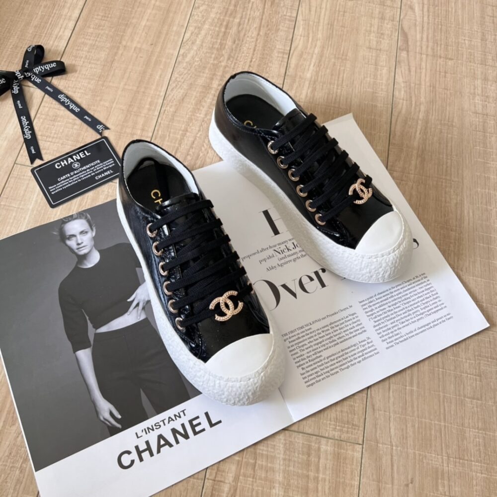 CHANEL WOMEN'S SNEAKER CC TRAINERS IN BLACK - Image 2
