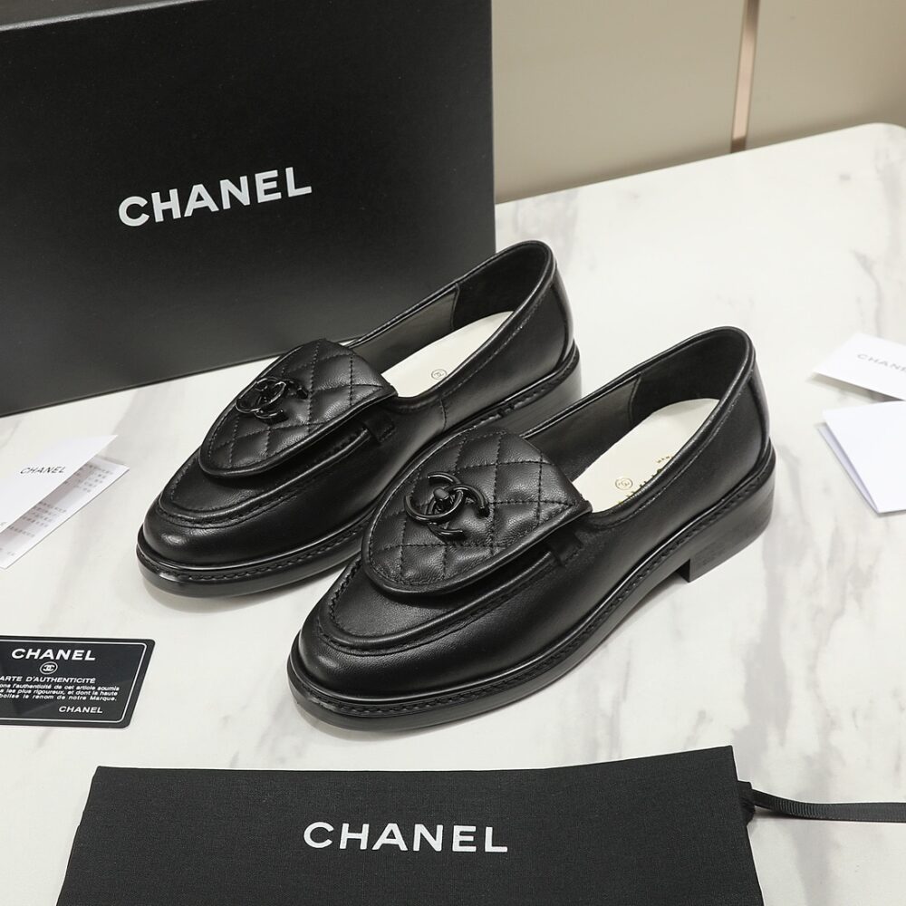 CHANEL CC NIB TURNLOCK MOCCASINS FLAT LOAFERS BLACK - Image 2