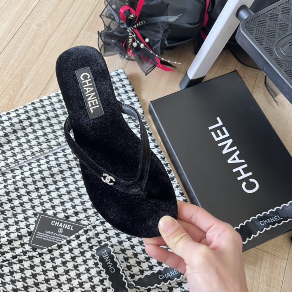 CHANEL THONGS SLIPPER VELVET IN BLACK G45716 B16716 94305 - Image 4