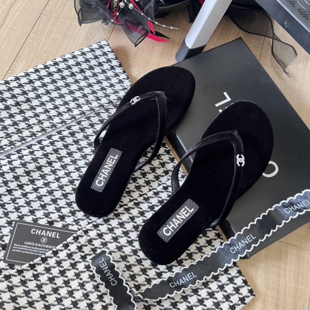 CHANEL THONGS SLIPPER VELVET IN BLACK G45716 B16716 94305 - Image 2