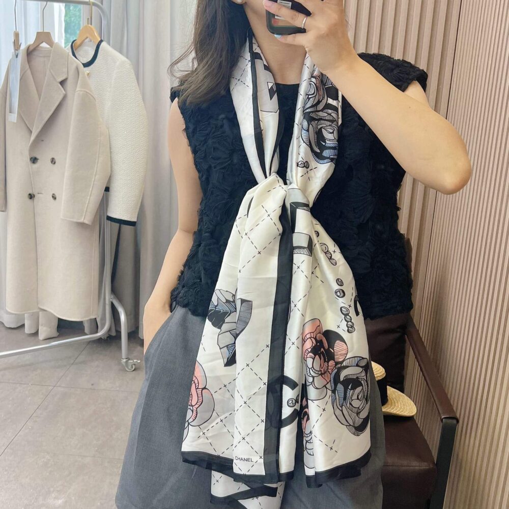 CHANEL CC WITH PINK FLOWER SQUARE SCARF WHITE 90CM - Image 4