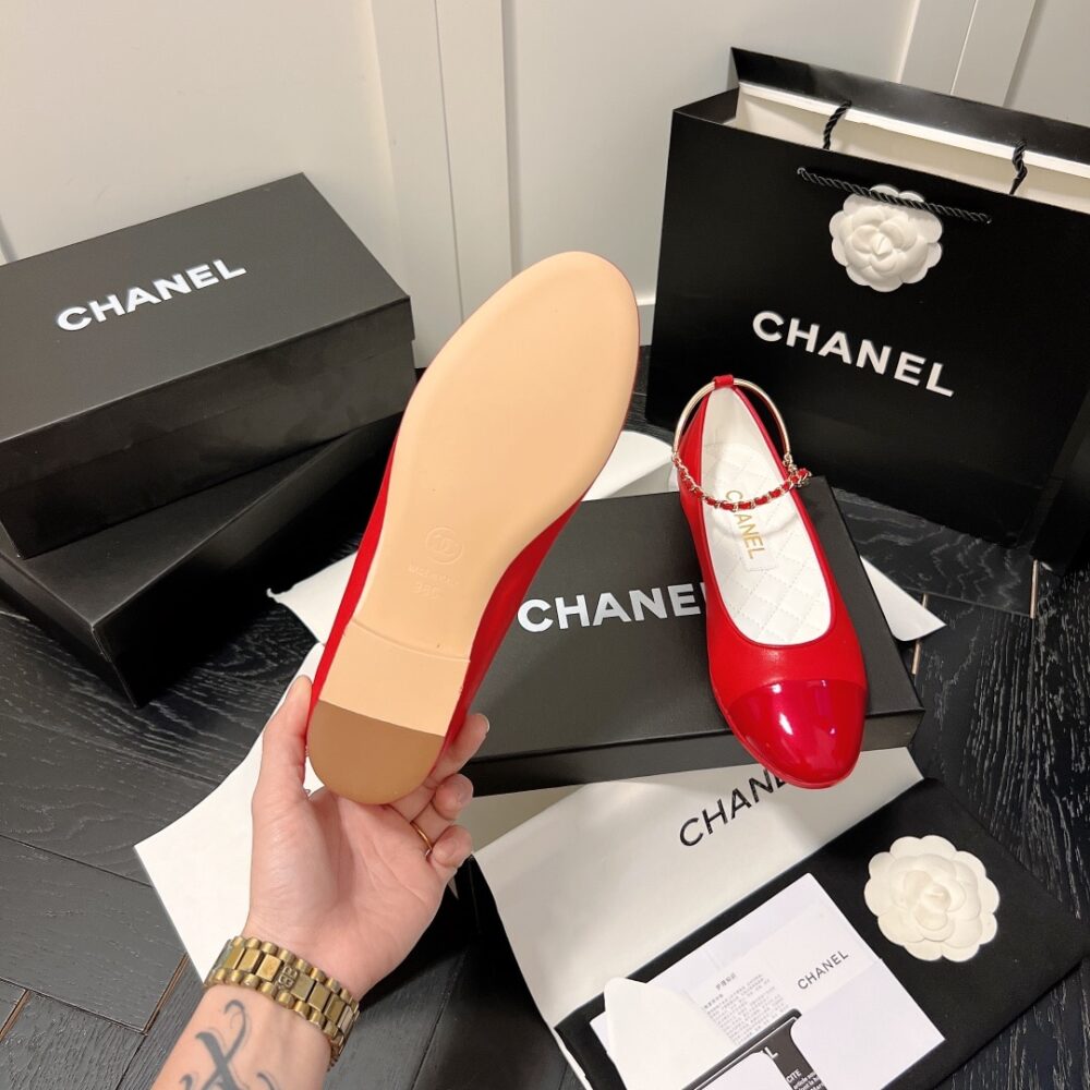 CHANEL INTERLOCKING CC LOGO BALLET FLATS RED - Image 2