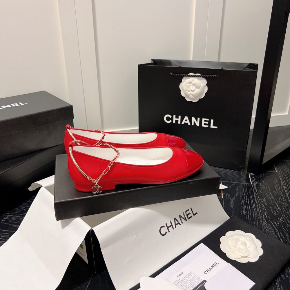 CHANEL INTERLOCKING CC LOGO BALLET FLATS RED - Image 4