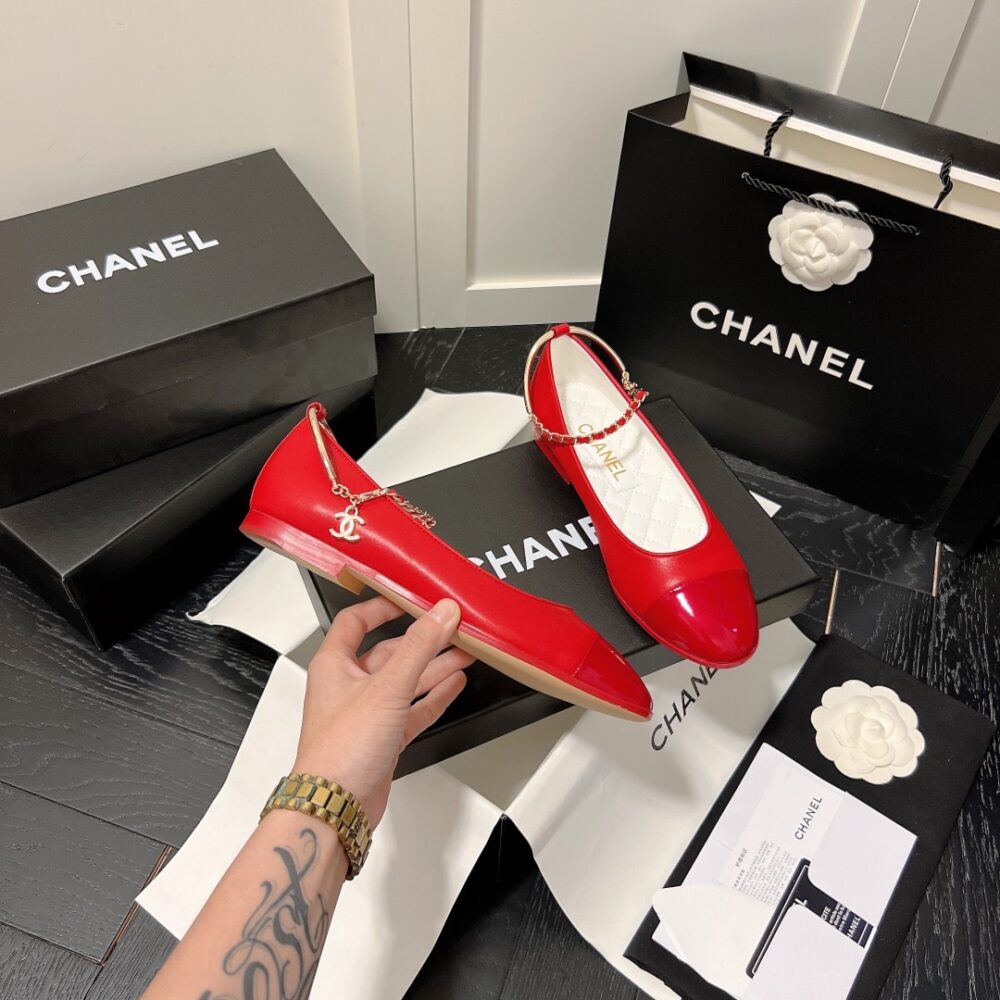 CHANEL INTERLOCKING CC LOGO BALLET FLATS RED - Image 6