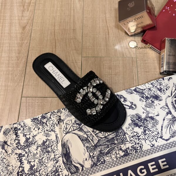 CHANEL COCO MARK 23SS STRAW AND LEATHER SANDALS - Image 4