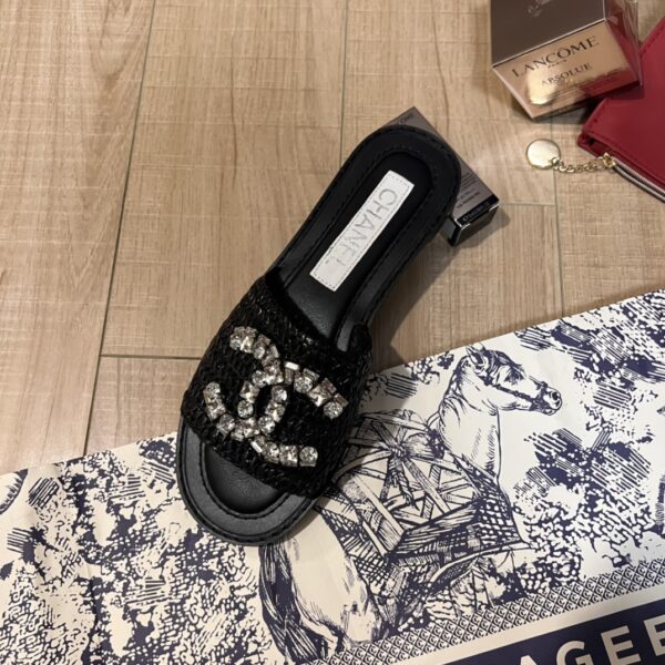 CHANEL COCO MARK 23SS STRAW AND LEATHER SANDALS - Image 3