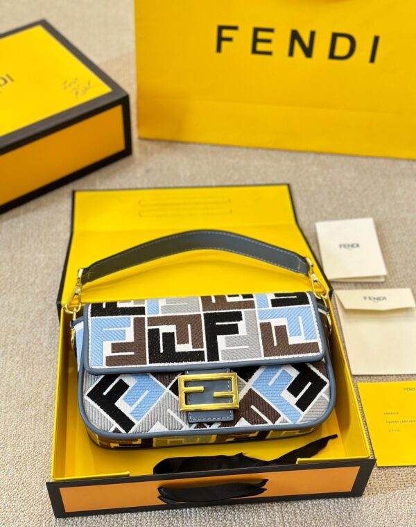 FENDI BAGUETTE FF EMBROIDERED SHOULDER BAG MULTICOLOR 26CM - Image 2