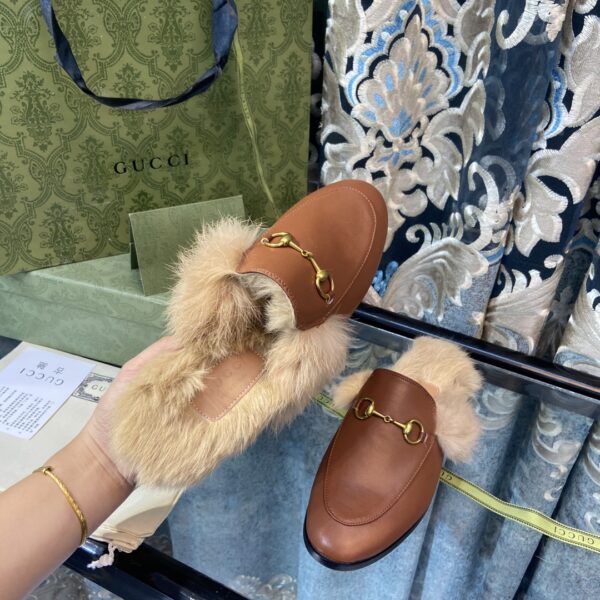 GUCCI PRINCETOWN FURLINED LEATHER SLIPPERS IN BROWN - Image 3