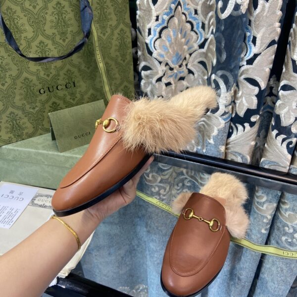 GUCCI PRINCETOWN FURLINED LEATHER SLIPPERS IN BROWN - Image 5