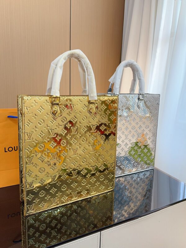LOUIS VUITTON SAC PLAT TOTE MONOGRAM MIROIR GOLD 36CM - Image 2