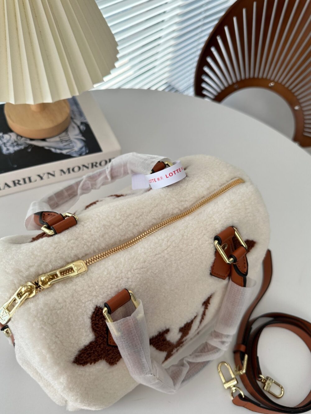 LOUIS VUITTON SPEEDY BANDOULIERE MONOGRAM TEDDY FLEECE 25 WHITE 25CM - Image 3