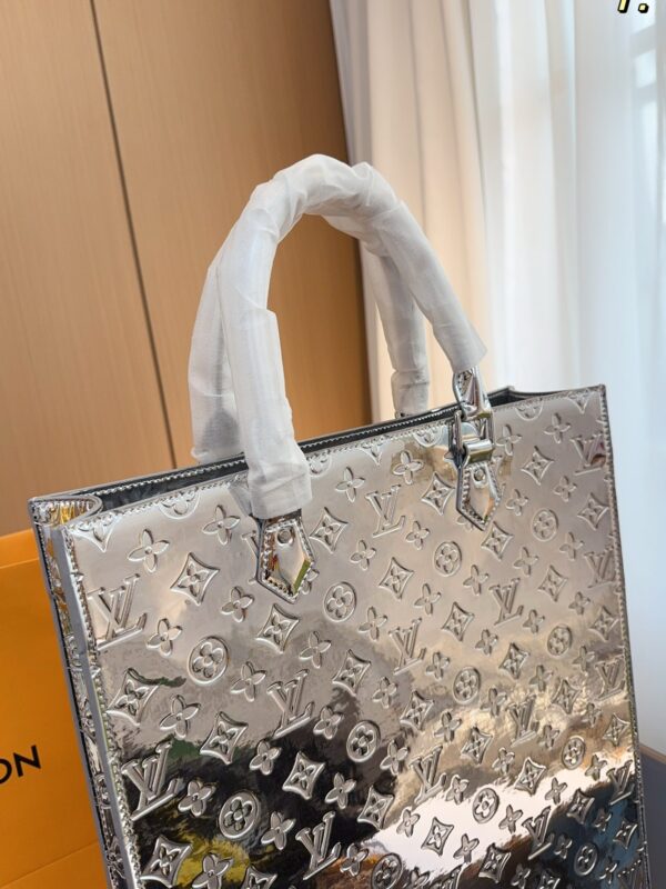 LOUIS VUITTON SAC PLAT TOTE MONOGRAM MIROIR SILVER 36CM - Image 5