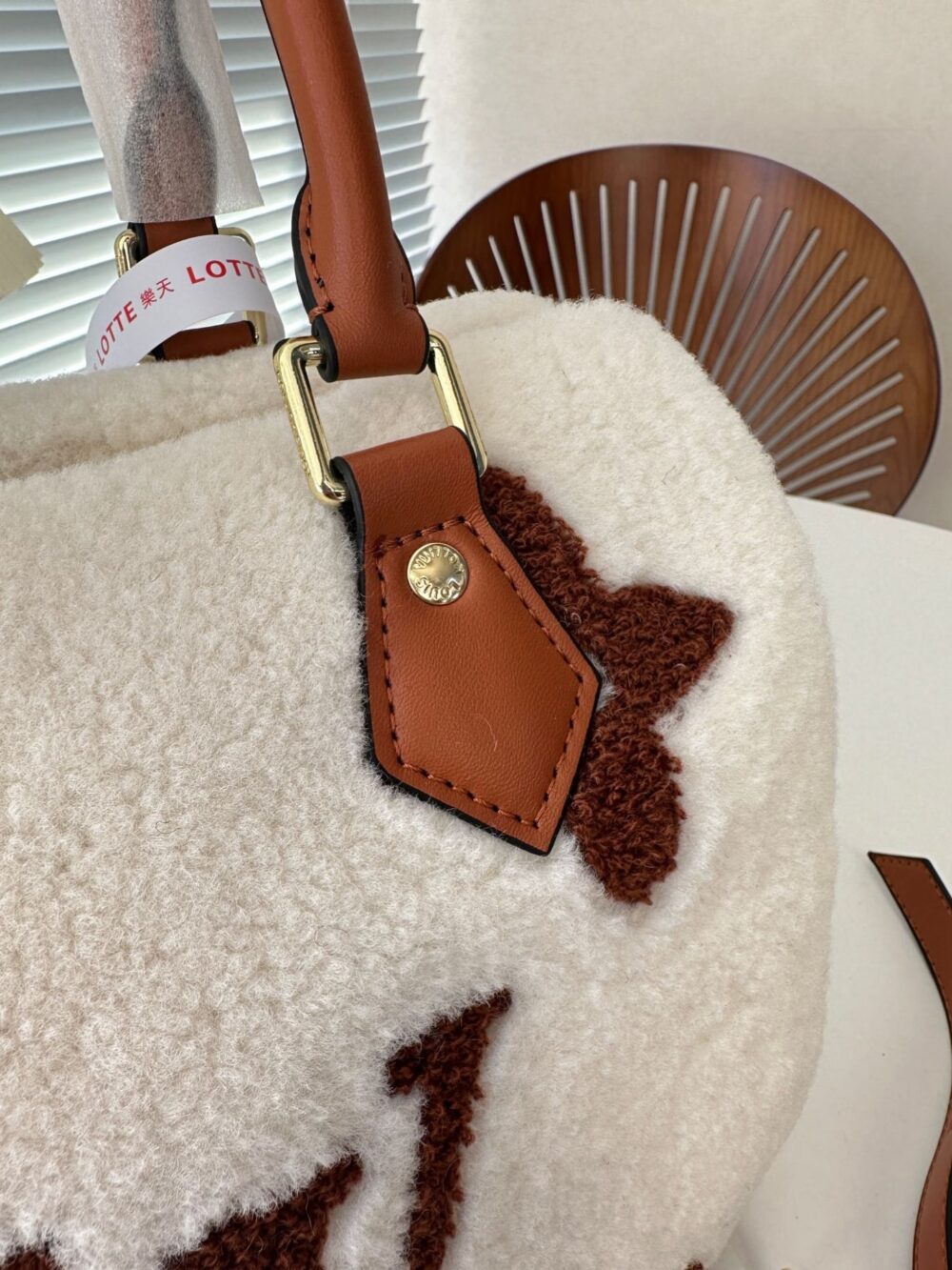 LOUIS VUITTON SPEEDY BANDOULIERE MONOGRAM TEDDY FLEECE 25 WHITE 25CM - Image 7