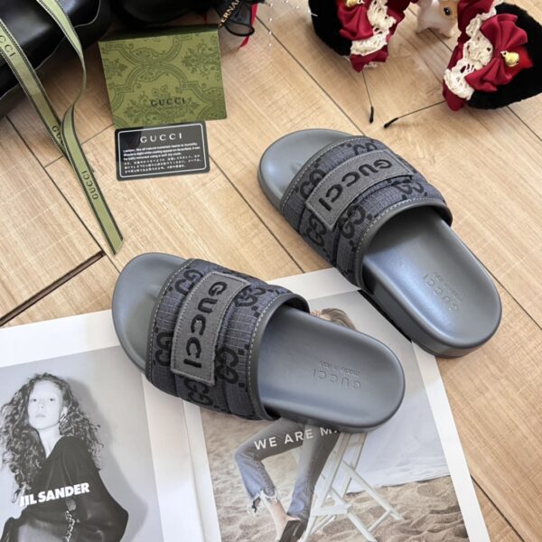 GUCCI GG HORIZONTAL STRAP SANDALS WITH TAG IN GREY - Image 6