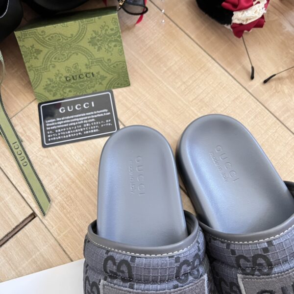 GUCCI GG HORIZONTAL STRAP SANDALS WITH TAG IN GREY - Image 4